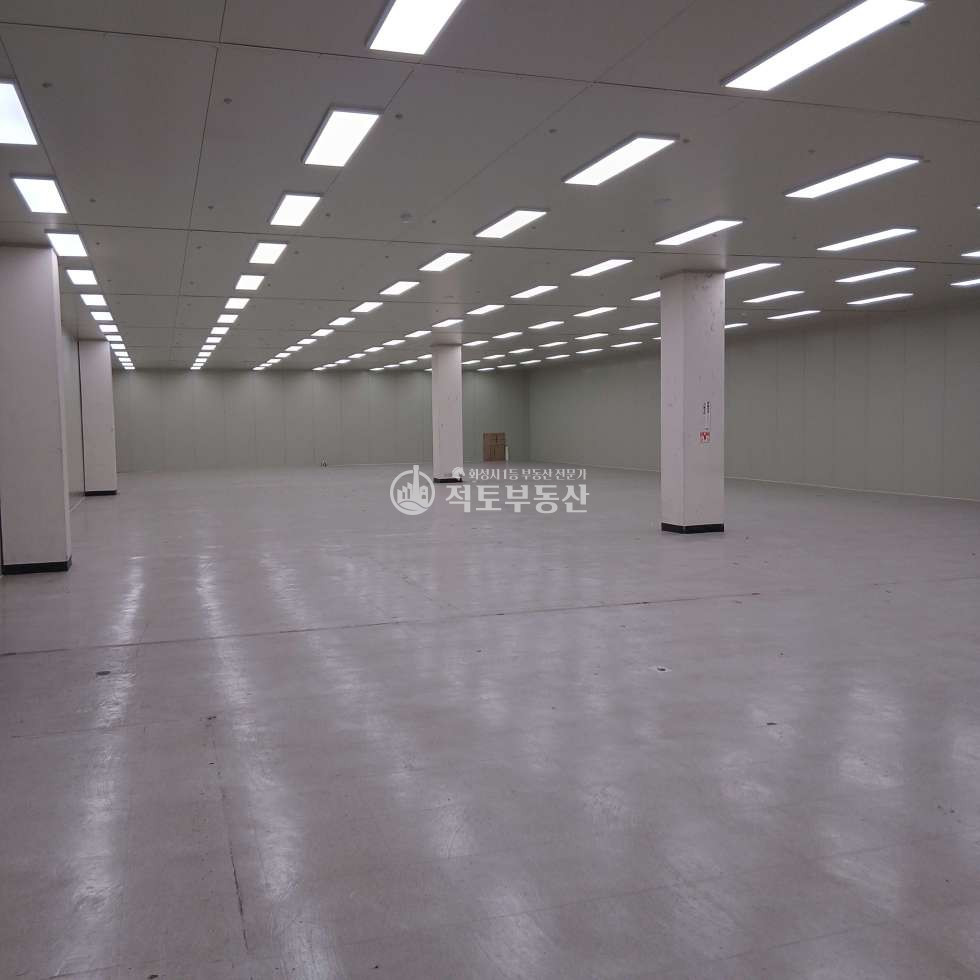 경기 화성만세구 양감면 송산리 #1333평공장임대(2층) #화물엘리베이터 #넓은공동마당 #양감ic4분 월세 매물번호 10529 사진 3