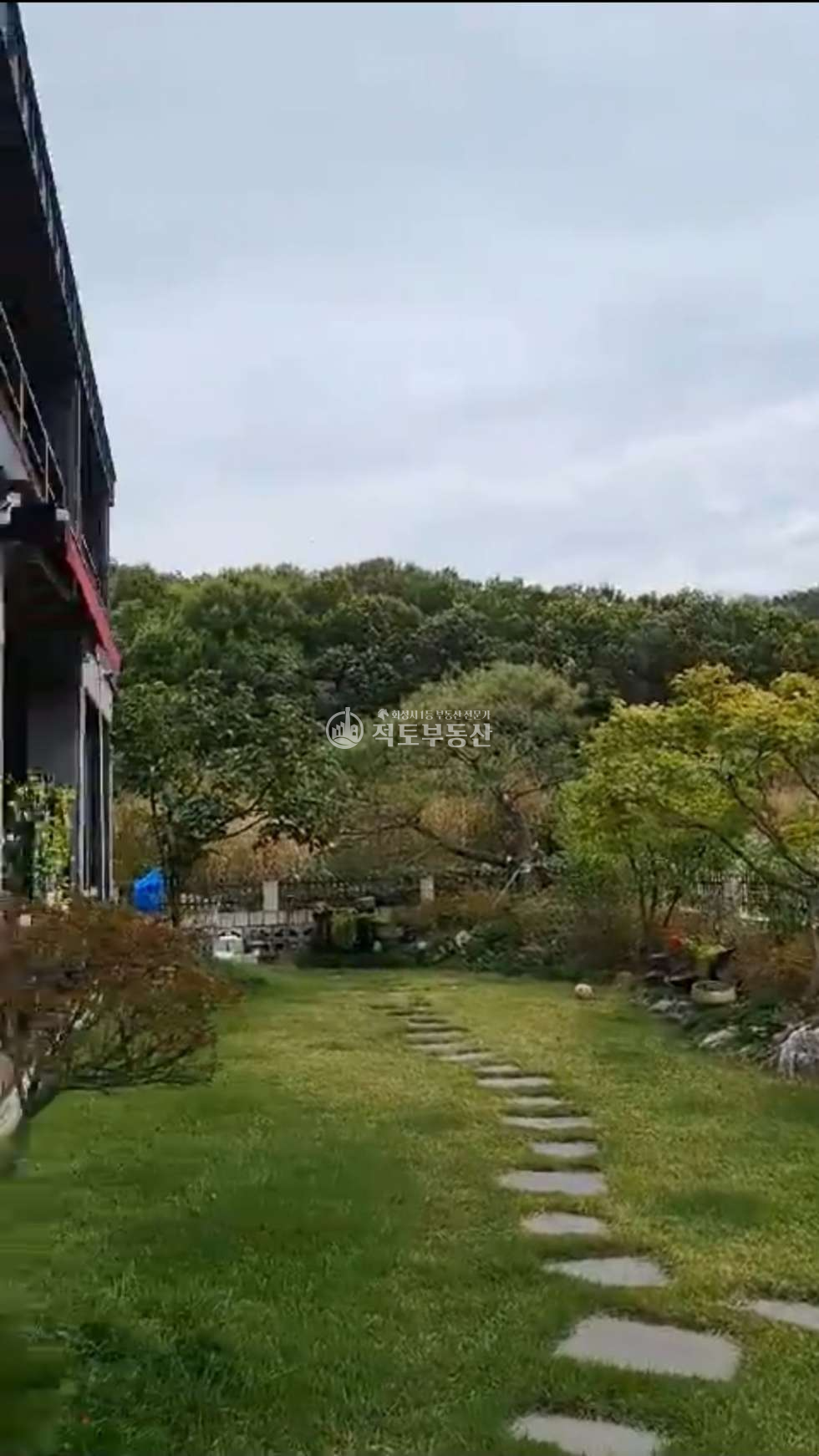 경기 화성만세구 팔탄면 기천리 1동 #화성 팔탄면 기천리 #전원주택 매매#1·2층 완전 분리세대#텃밭·도시가스 매매 매물번호 10597 사진 3