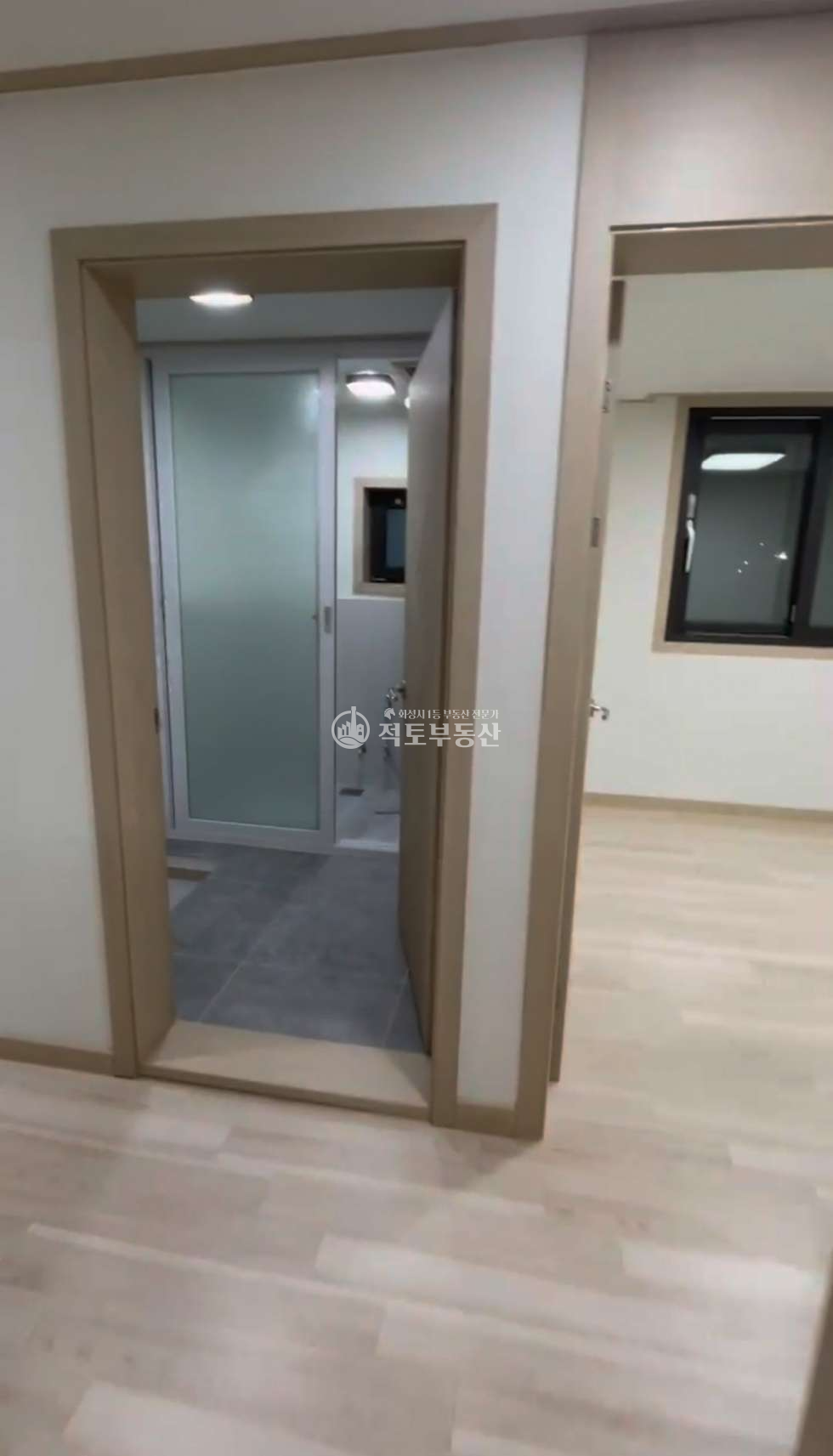 경기 화성만세구 팔탄면 기천리 1동 #화성 팔탄면 기천리 #전원주택 매매#1·2층 완전 분리세대#텃밭·도시가스 매매 매물번호 10597 사진 4