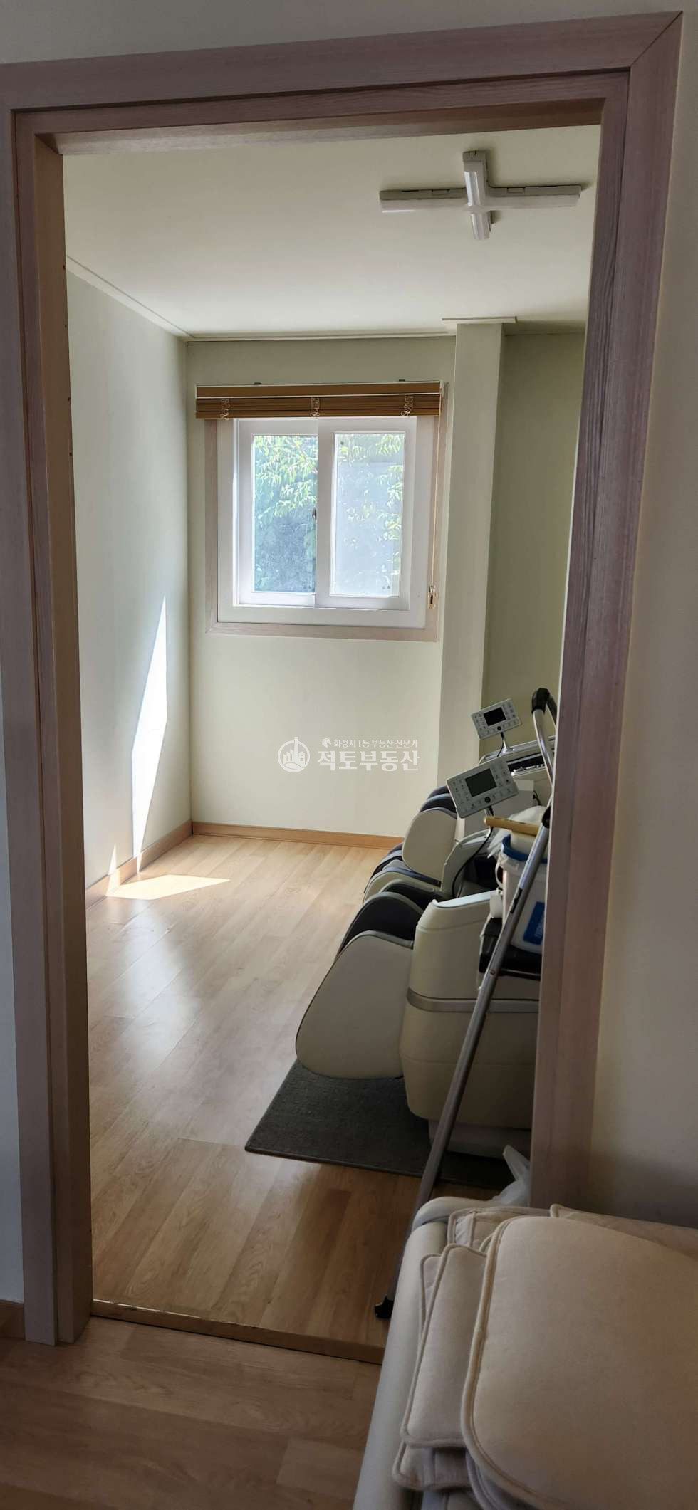 경기 화성만세구 팔탄면 율암리 1동 #팔탄율암리#트레일러가능#약263평공장#단독공장#단독마당#사옥형공장 월세 매물번호 10636 사진 14